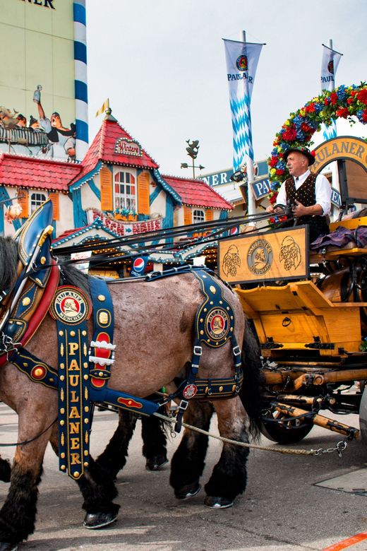 Munich: Oktoberfest Tour with Tent Reservation, Food & Beer - The Grounds Walk: Learn What You Are Looking At