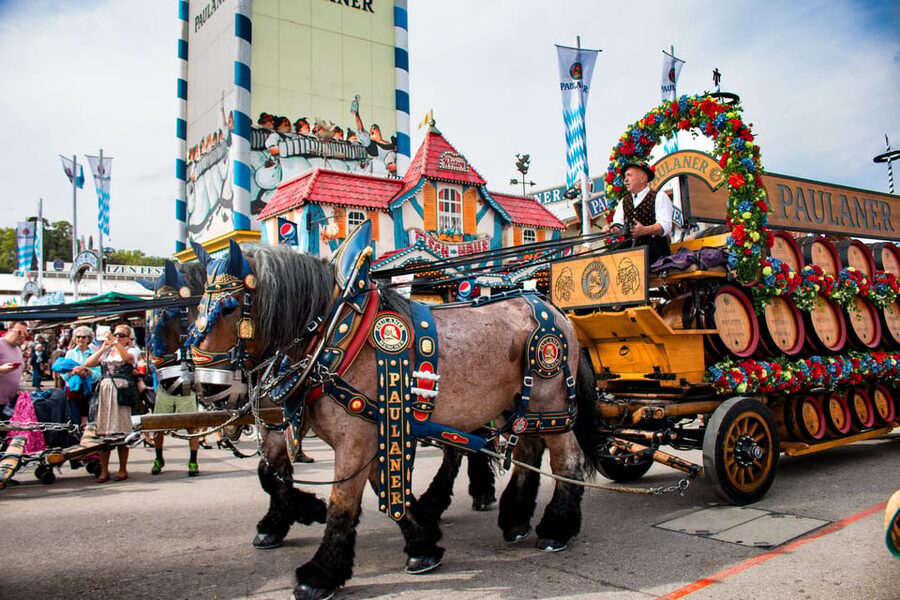 Munich: Oktoberfest Tour with Tent Reservation, Food & Beer - Markets and Street Food Time, Without the Guesswork