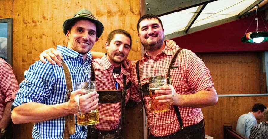 Munich: Oktoberfest Tour with Tent Reservation, Food & Beer - Meeting at Karlsplatz, Then Straight to the Wiesn
