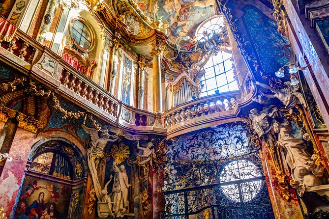 Munich: Old Town Highlights Private Walking Tour - The Marienplatz core: New Town Hall and Rathaus-Glockenspiel