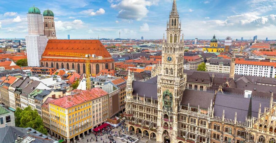 Munich: Old Town & Viktualienmarkt City Walk in German - Key things to know before you go