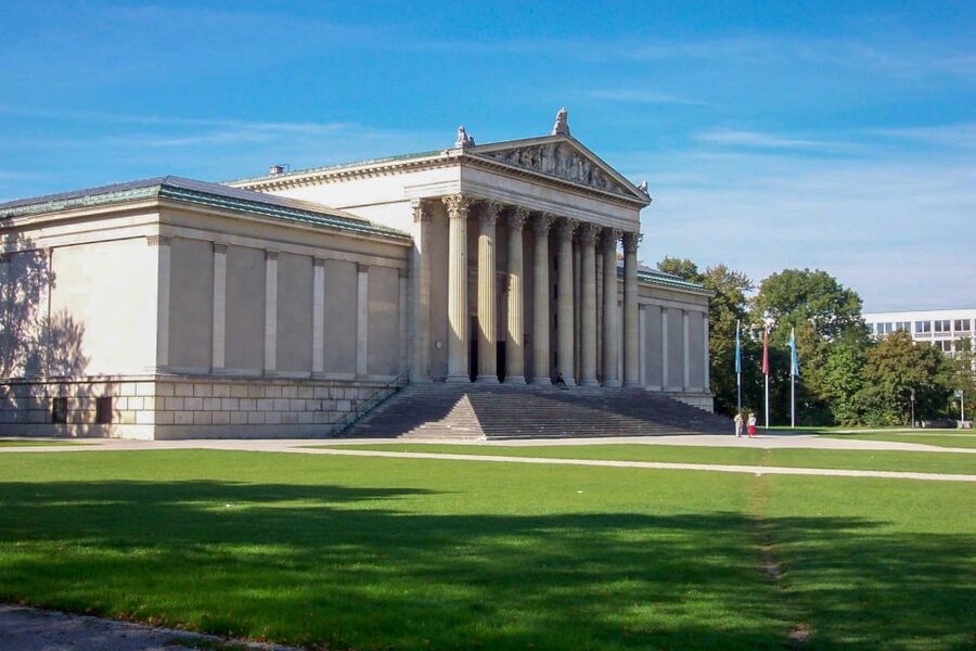 Munich: Old Town Walking Tour - Meeting point, pickup on foot, and how to avoid stress