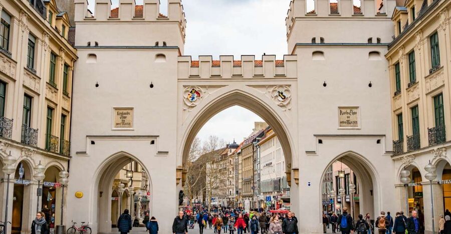 Munich: Old Town Walking Tour in Spanish - Karlstor Gate Start: The Easy Way to Get Oriented Fast