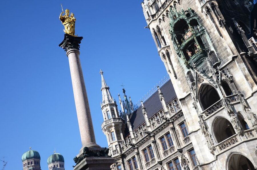Munich: Old Town Walking Tour in Spanish - Frauenkirche Next: Why This Cathedral Moment Is a Big Part of the Route