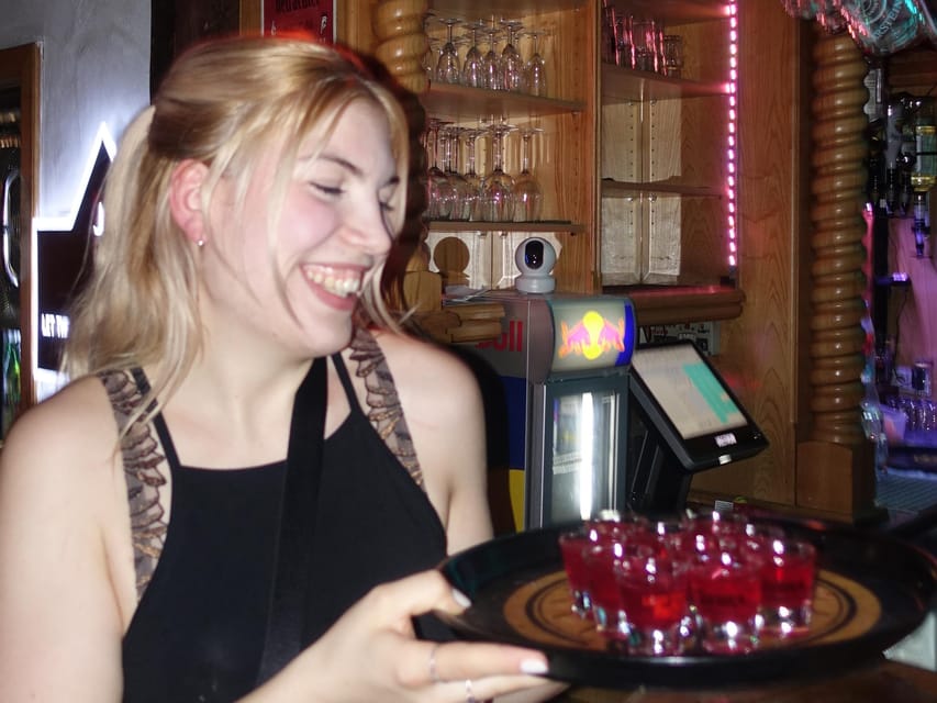 Munich: Private pub crawl with insider-guide & free shots - The City Quiz: A Fun Way to Learn Munich Without Lectures