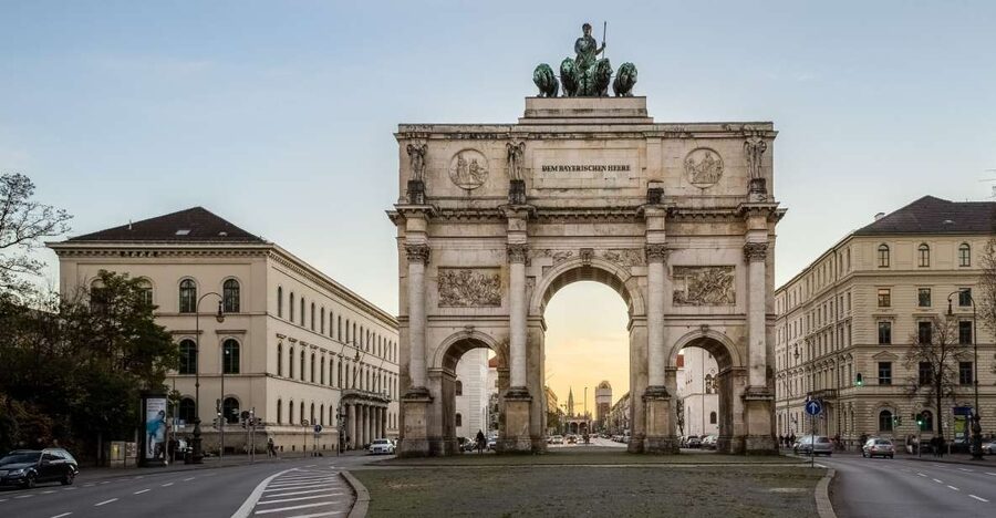 Munich : Private Walking Tour with A Guide (Private tour) - Meeting your guide and getting oriented fast