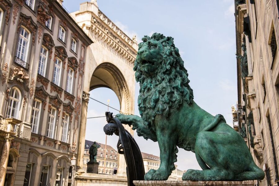 Munich : Private Walking Tour with A Guide (Private tour) - Photo stops and exterior sightseeing that actually makes sense
