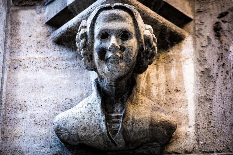 Munich: Raven Black Witches and Executioners Walking Tour - Hackenviertel and Hofstatt: Streets That Made People Uneasy