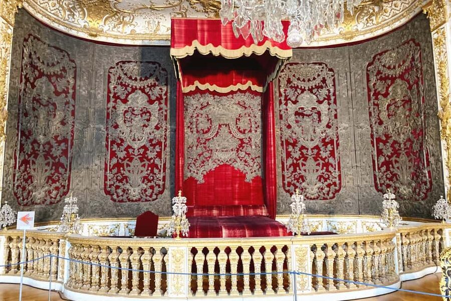 Munich: Residenz Museum Tickets and 2,5-hour Guided Tour - Golden Hall, Ancestral Gallery, and the Porcelain Cabinet