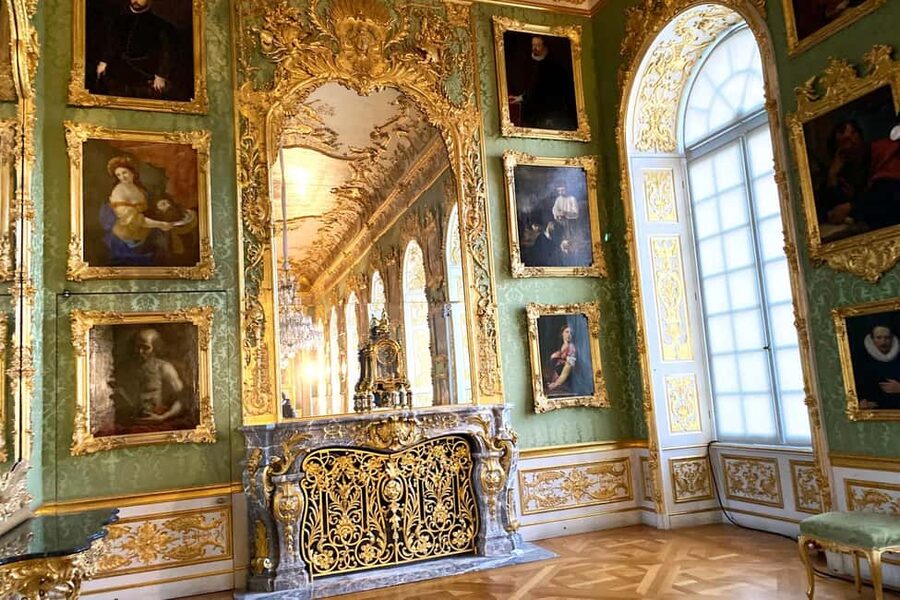 Munich: Residenz Museum Tickets and 2,5-hour Guided Tour - Courtyards and gardens: the calmer side of a palace complex