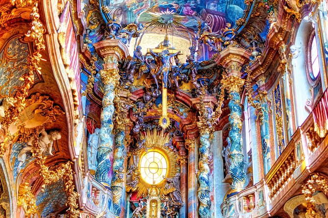 Munich Residenz Palace and Hofgarten Skip-the-line 2,5h Tour - Max-Joseph-Platz: the square that frames the palace story