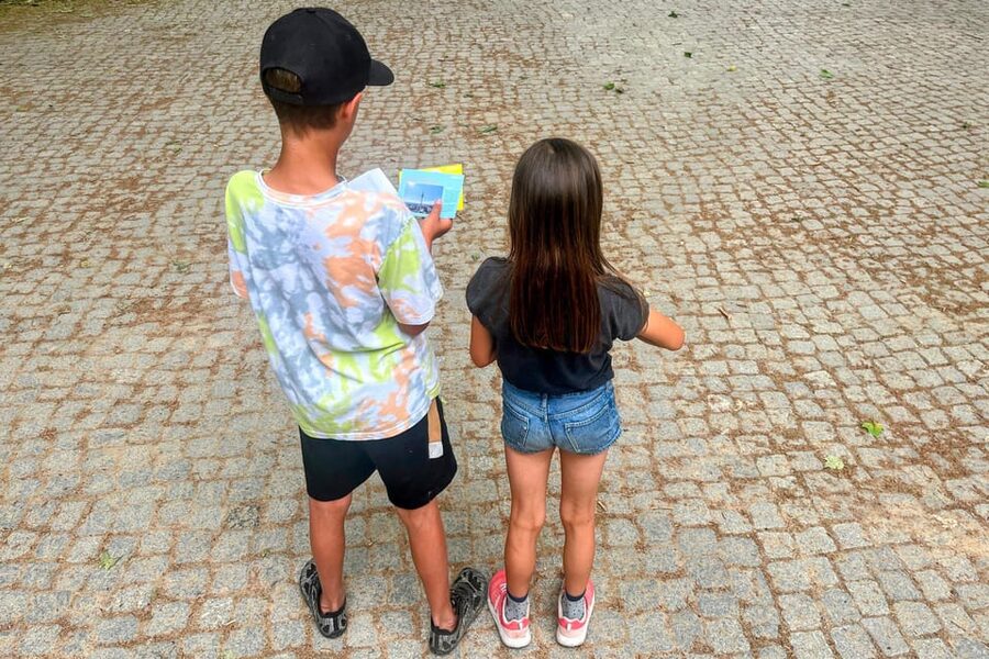 Munich: Self-guided sightseeing scavenger hunt for families - How the Lili&Oskar box turns Munich into a 150-minute game
