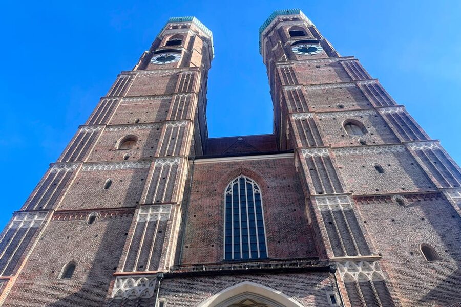 Munich: Self-guided sightseeing scavenger hunt for families - Start at Hofgarten, then pace yourself across central Munich