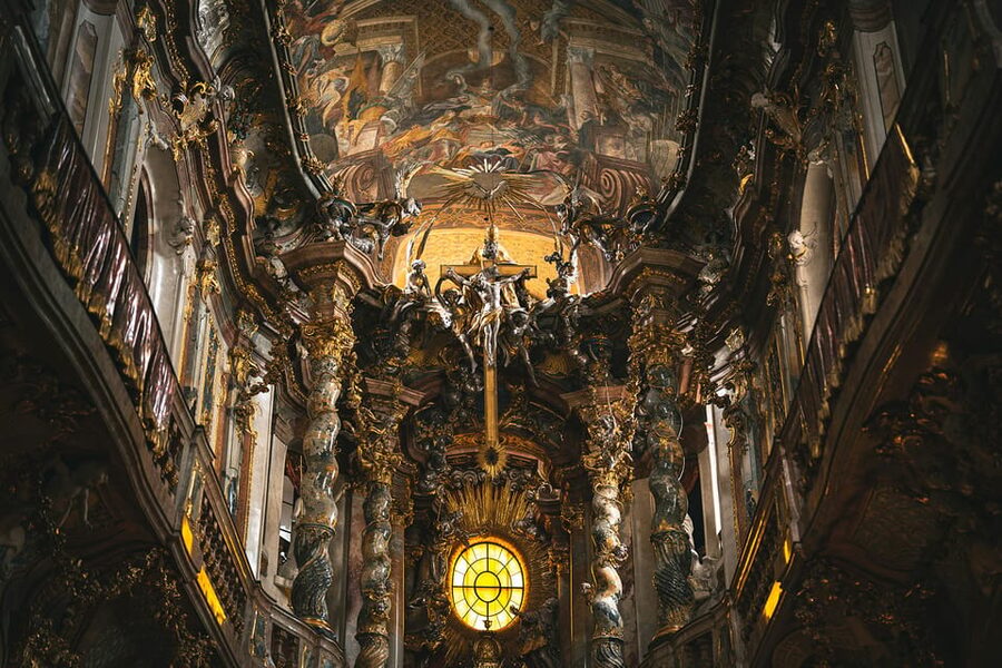 Munich: Spanish Guitar & Bach Toccata at Asamkirche - Meet the Artists: Who Plays on Your Date