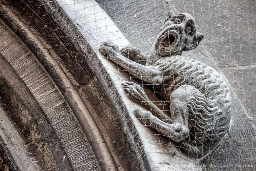 Munich: Spooky Tour of Old Town in German - What to wear and how to pace yourself on old-town streets
