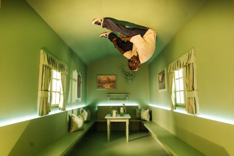 Munich: Studio of Wonders Entry Ticket - Optical illusions and pose-worthy table tricks