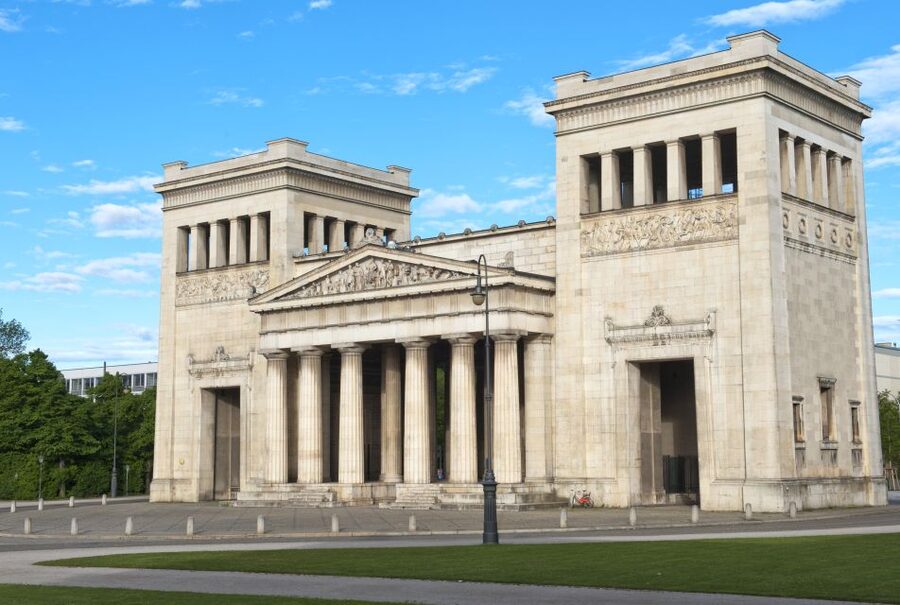 Munich: Third Reich and World War II Private Guided Tour - Meeting at BEYOND by Geisel and starting at Marienplatz
