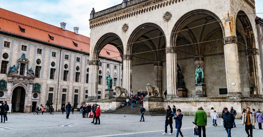 Munich: Third Reich Guided City Walking Tour - Following the political origins of Hitler, step by step
