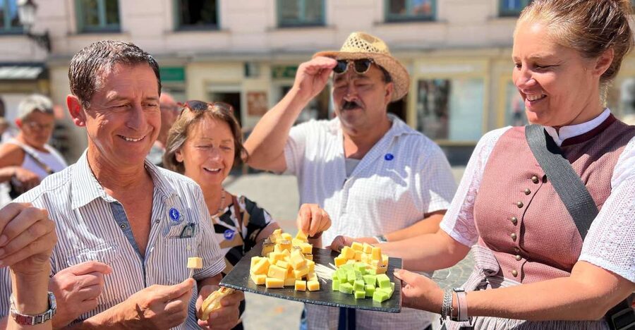 Munich: Viktualienmarkt Food Tasting Tour in German - Meeting, Guide Language, and How the Tour Gets You Oriented Fast