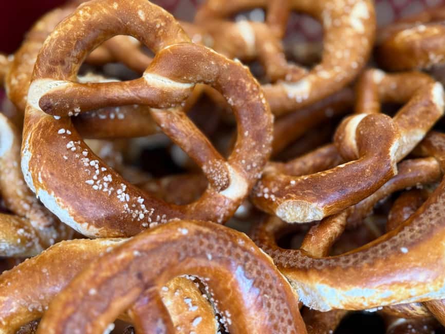 Munich: Viktualienmarkt Food Tasting Tour in German - Your 2-Hour Route: What Is Included and What You Pay For