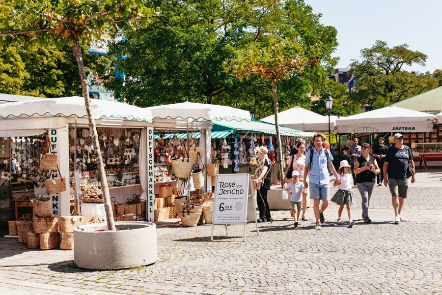 Munich: Viktualienmarkt Food Tour - Marienplatz Start, Old Town Stroll, and Real Market Energy
