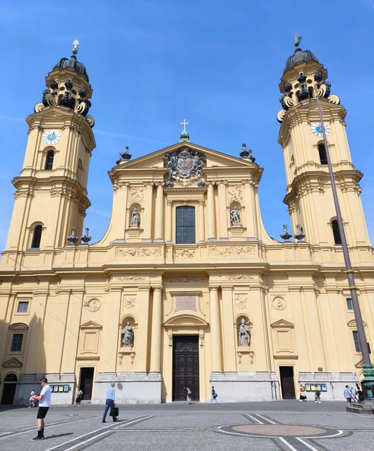 Munich: Walking tour of the old town with all your senses - Starting at Marienplatz: Carillon Tower Orientation in 2 Hours