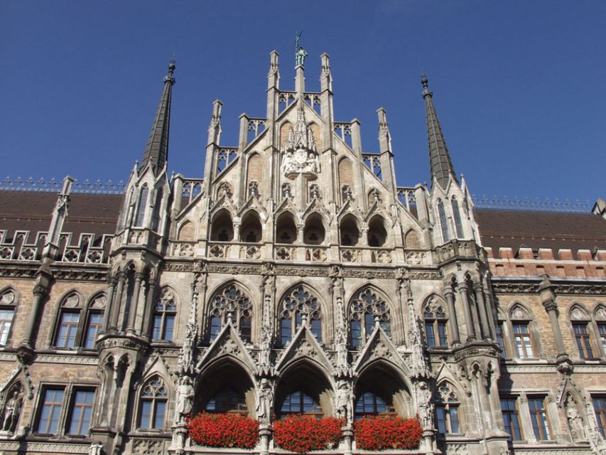 Munich: Walking Tour Old Town and Viktualienmarkt - Viktualienmarkt: why the market stop is the best kind of break