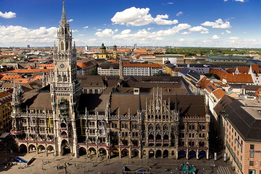 Munich: Walking Tour Old Town and Viktualienmarkt - St. Peter’s Church: the oldest parish church stop that changes the mood