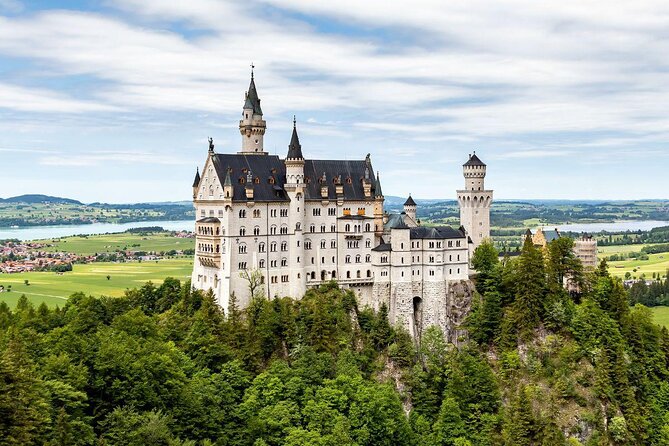 Neuschwanstein Castle by Bus Incl. Bike Ride or Hohenschwangau - Key points at a glance