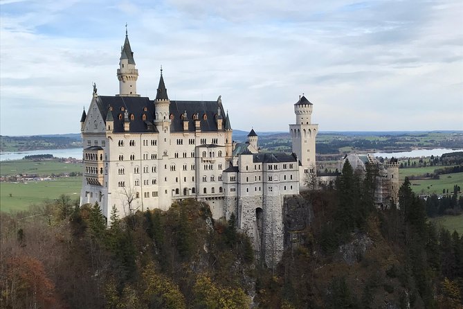 Neuschwanstein Castle Private Tour from Garmisch-Partenkirchen - Oberammergau Church Stop: Shopping, Sightseeing, and a Quick Bavarian Treat
