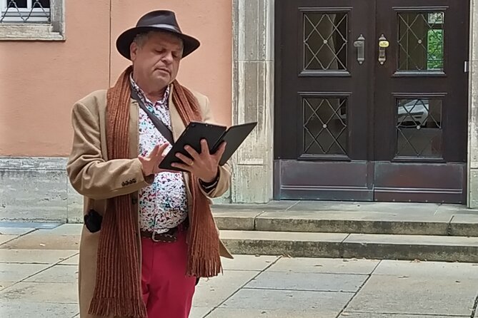 Paul's Welcome Walking Tour in Old Town Munich - The guide gift: the welcome book you actually keep using
