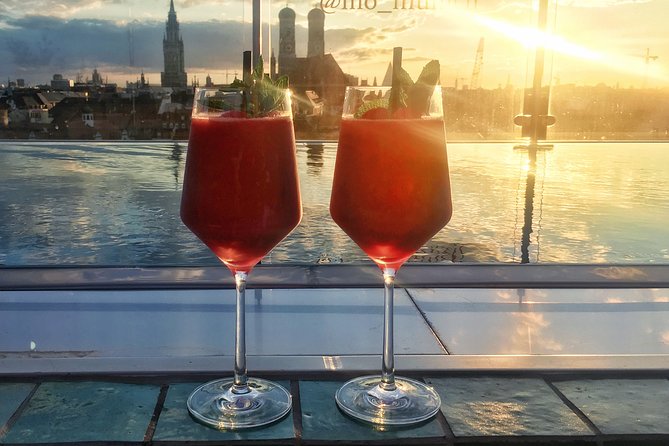 PRIVATE - Best Munich Cocktail Tour - all inclusive - A private Munich cocktail crawl that mixes old squares and odd stops