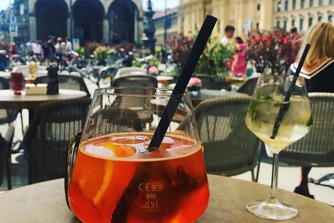 PRIVATE - Best Munich Cocktail Tour - all inclusive - Platzl and the Hofbräuhaus zone: classic Munich, then historic bars