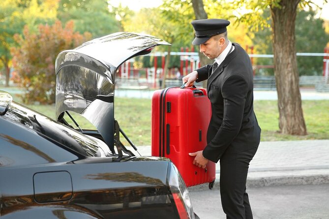 Private One-way Airport Transfer Munich Airport To Munich - Where You Meet the Driver at Munich Airport (And How Not to Get Stuck Searching)