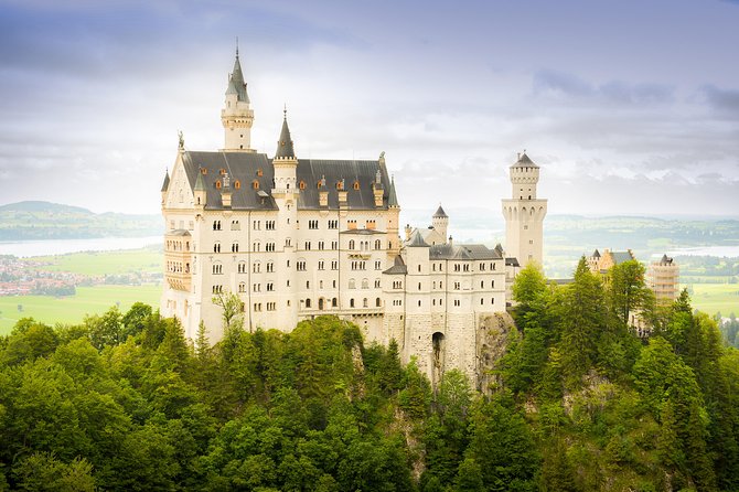 Private Photo Session outside Neuschwanstein Castle - The meet point at Alpseestraße 2 and what that means for your timing