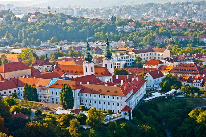 Private Scenic Transfer from Munich to Prague with 4h of Sightseeing - Choosing Your 4-Hour Stop: Dachau, Regensburg, Pilsen, Karlštejn