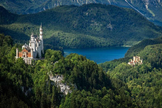 Private tour of the best of Fussen - Sightseeing, Food & Culture with a local - Gothic Castle sights: what to look for on the walk