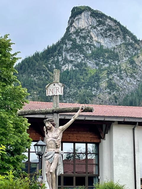 Private tour to Neuschwanstein castle from Munich - Entering Neuschwanstein with a timed slot instead of a waiting game