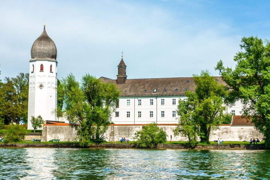 Private Van Tour to the Royal Palace of Herrenchiemsee - Food and lake time: where the day turns from touring to living