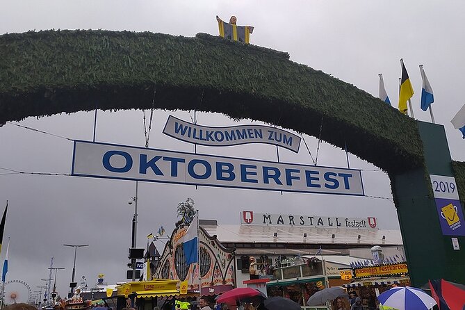 Private VIP Oktoberfest, Table, 3-Course-Menu, Beer & Champagne - Why your group size of up to 10 people matters