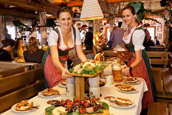 Private VIP Oktoberfest, Table, 3-Course-Menu, Beer & Champagne - Meeting at Marienplatz and Timing Your 11:00 am Oktoberfest Day