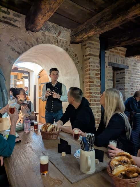 Pub crawl incl. Oktoberfest museum guided tour with beer tasting (private) - Beer and Oktoberfest Museum: Getting the Story Before the First Sip