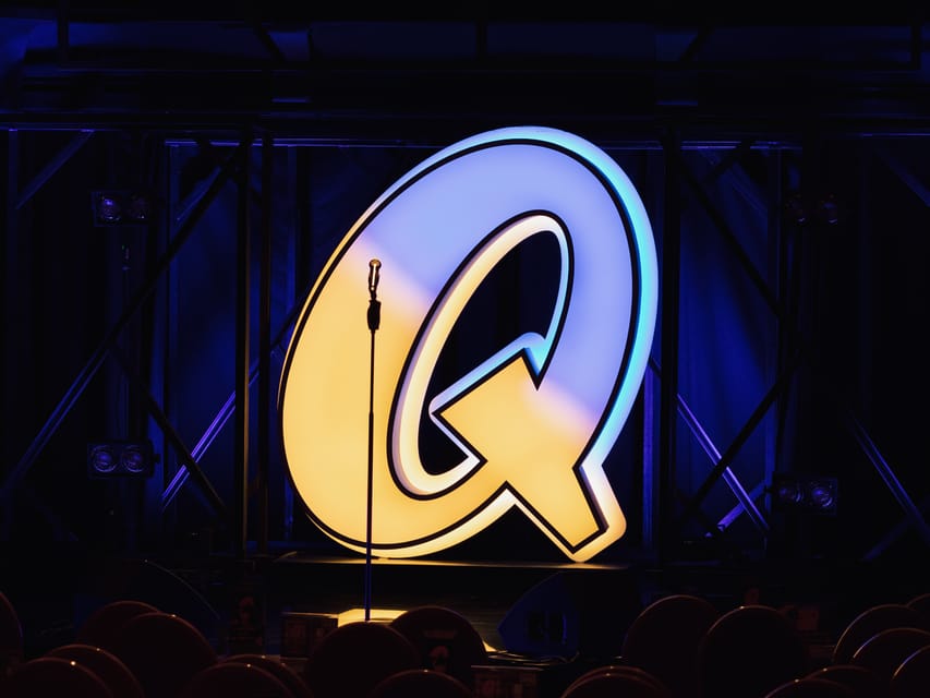 Quatsch Comedy Club München: Die Live Show - How the Live Show runs: host plus four comedians