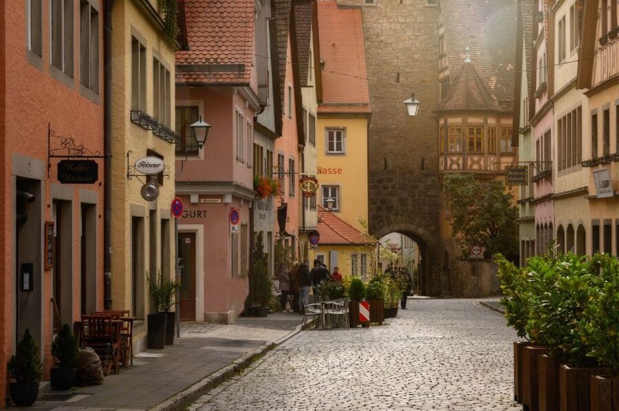 Rothenburg ob der Tauber: Private Guided Walking Tour - Meeting at Georgenbrunnen, Then Getting Your Bearings Fast