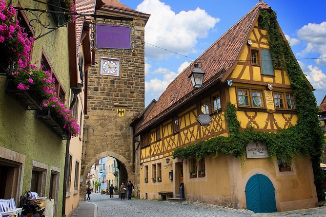 Rothenburg ob der Tauber Private Walking Tour With A Professional Guide - Entering Rothenburg with a pro who sets the pace