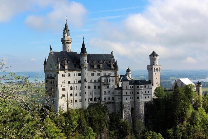 Skip the Line: Neuschwanstein Castle Private Tour From Füssen or Hohenschwangau - Why Neuschwanstein looks better with a plan