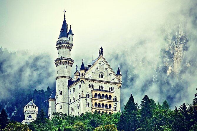 Skip the Line: Neuschwanstein Castle Private Tour From Füssen or Hohenschwangau - The walk up to the castle and the “Swan King” focus