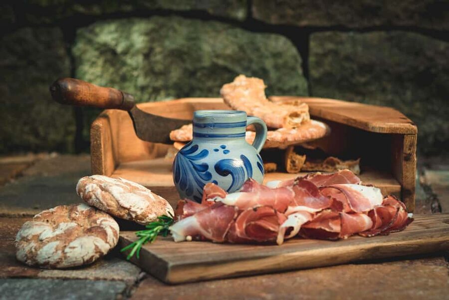 South Tyrolean specialties and wine tasting - South Tyrolean Wine in Bavaria, the Easy Way to Taste Alpine Terroir